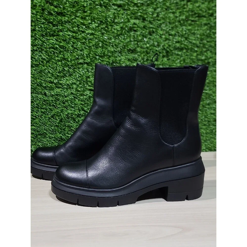 Stuart Weitzman Norah Chelsea Boots - Black / US 10